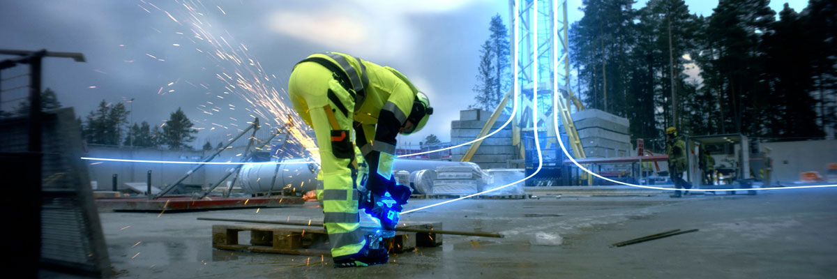 Arbeider iført fluoriserende arbeidsklær