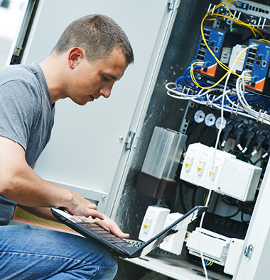 Elektrisk installasjon og testing i el-skap