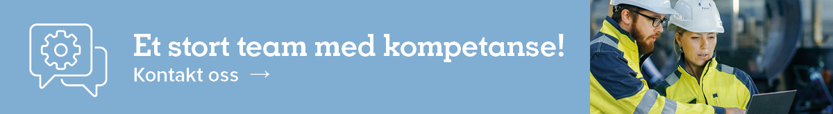 Kvinne og mann i vernetøy snakker sammen