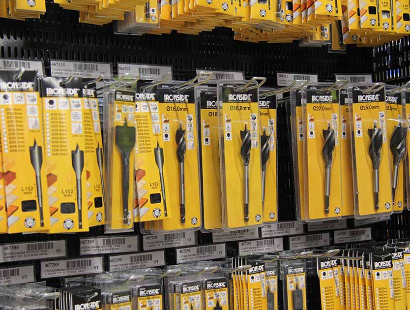 Forskjellige Ironside bor hengende på vegg